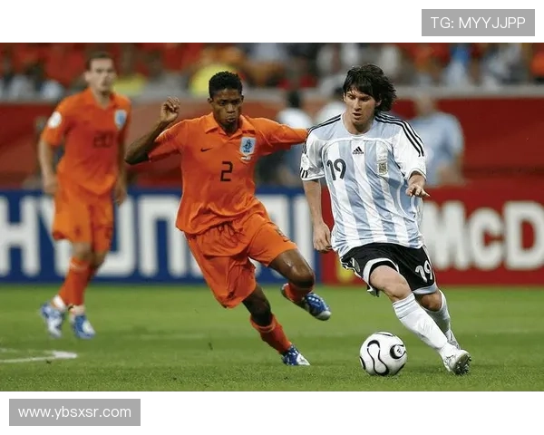 足球巨星RA：从青涩少年到世界舞台的传奇之路